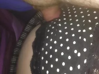 La colombiana Verónica pinta como peliculas porno en español latino un grupo de parejas.